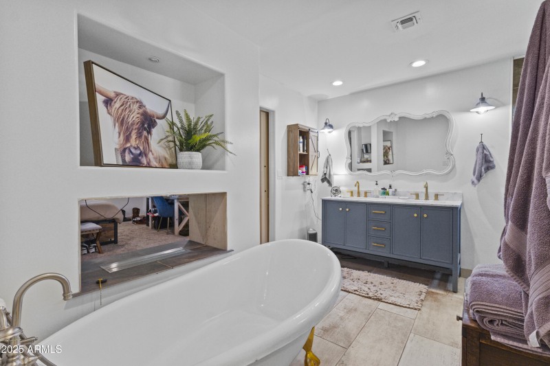 Primary Bathroom Tub