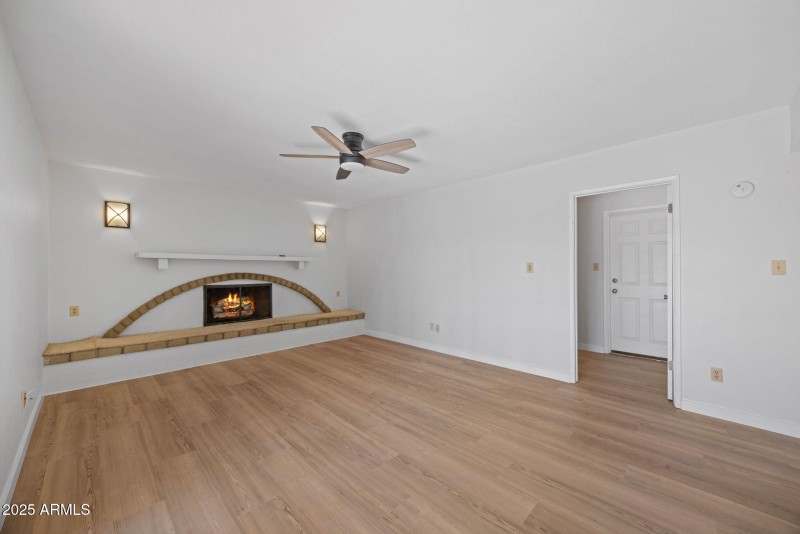 11-web-or-mls-2453-w-pecos-ave