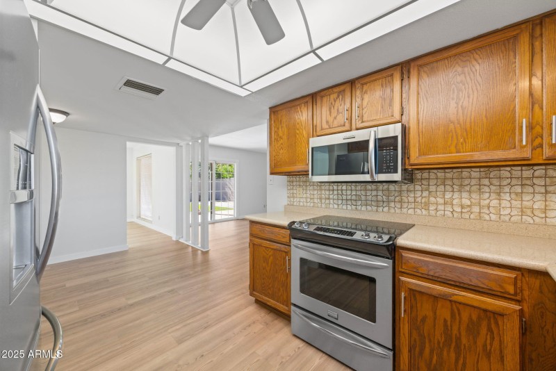 13-web-or-mls-2453-w-pecos-ave