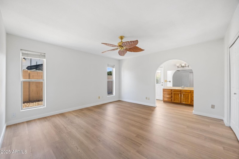 16-web-or-mls-2453-w-pecos-ave