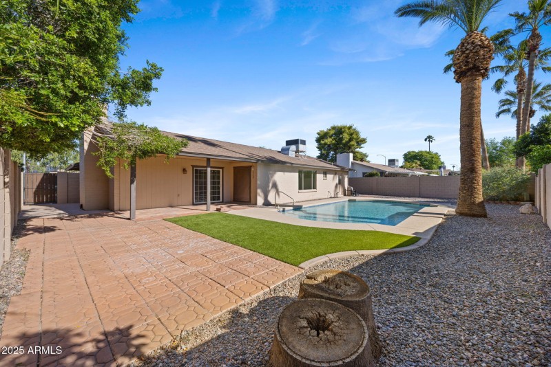 26-web-or-mls-2453-w-pecos-ave