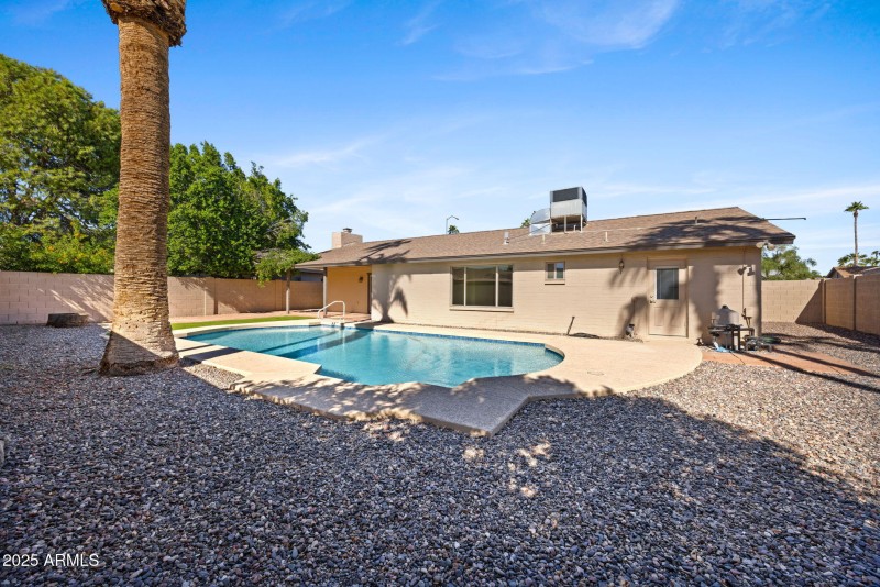 30-web-or-mls-2453-w-pecos-ave