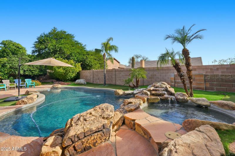 Putting Green in back