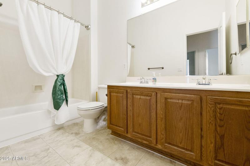 Full bath with tub/shower