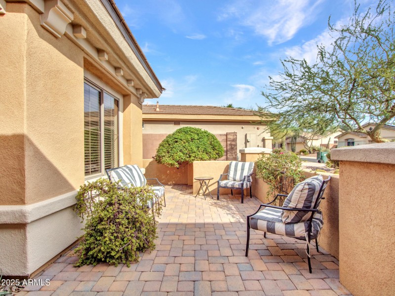 02-Courtyard---Entryway-(3)