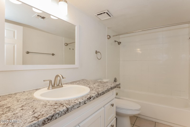 14-photo-Bathroom-17bc0f09-35ec-4e21-8d4