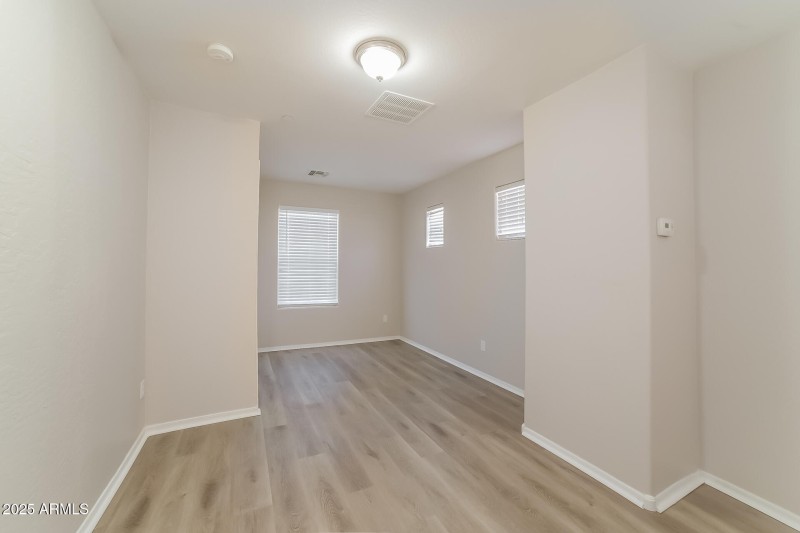 012-photo-bedroom-11283624