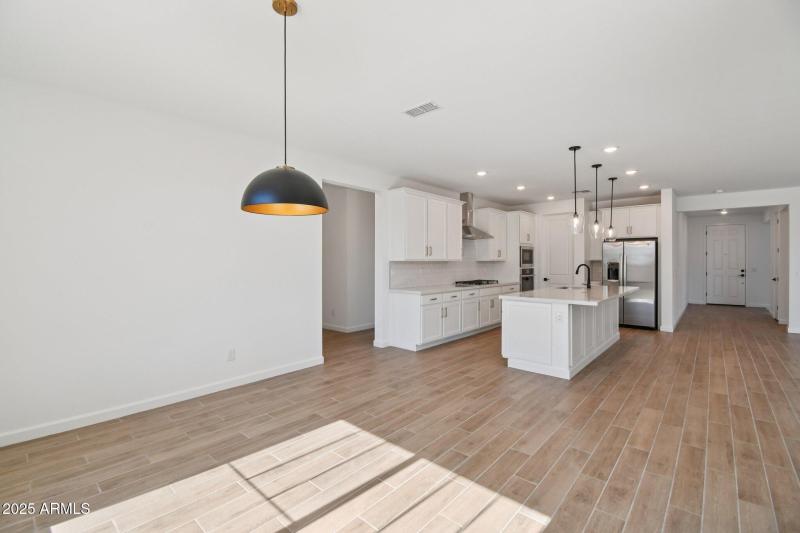 5-web-or-mls-E Saddle Way-S0111-005