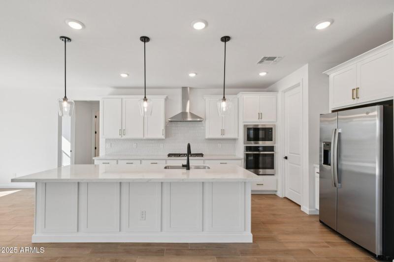 14-web-or-mls-E Saddle Way-S0111-012