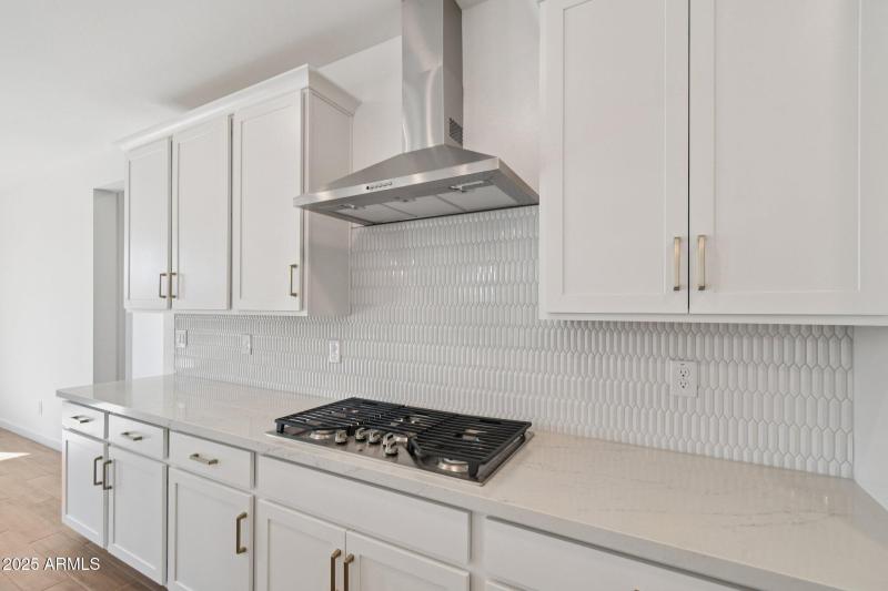 15-web-or-mls-E Saddle Way-S0111-013