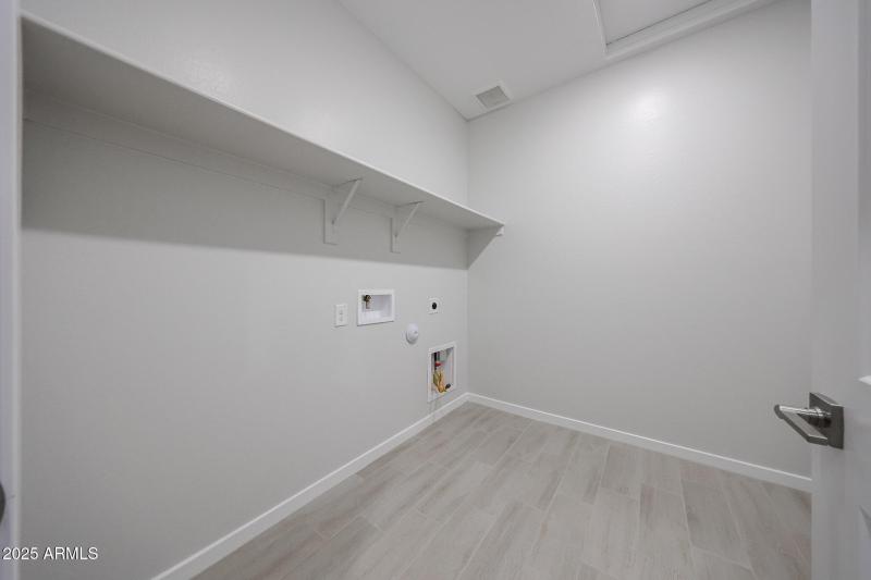 23_14_RED-74-Century-Communities_laundry