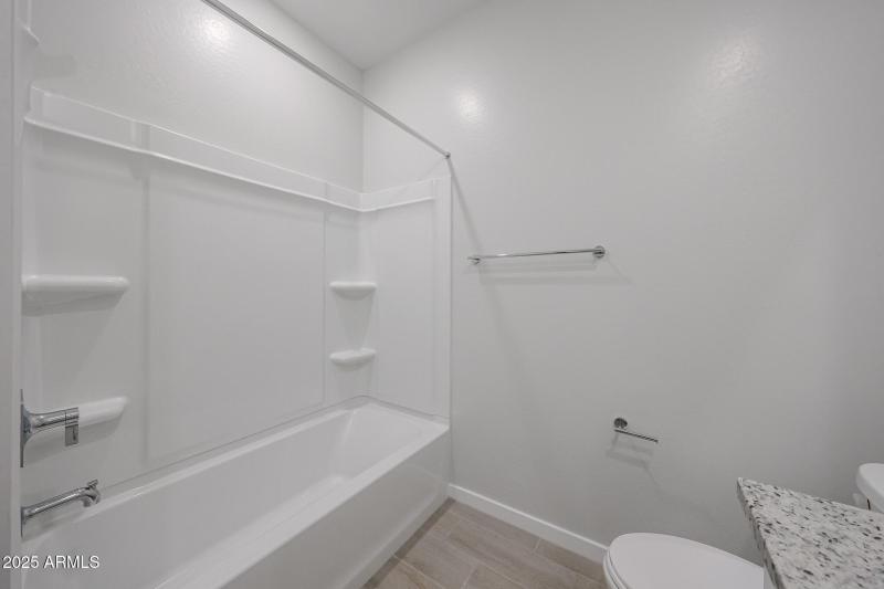 20_RED-74-Century-Communities_bathtub-gu