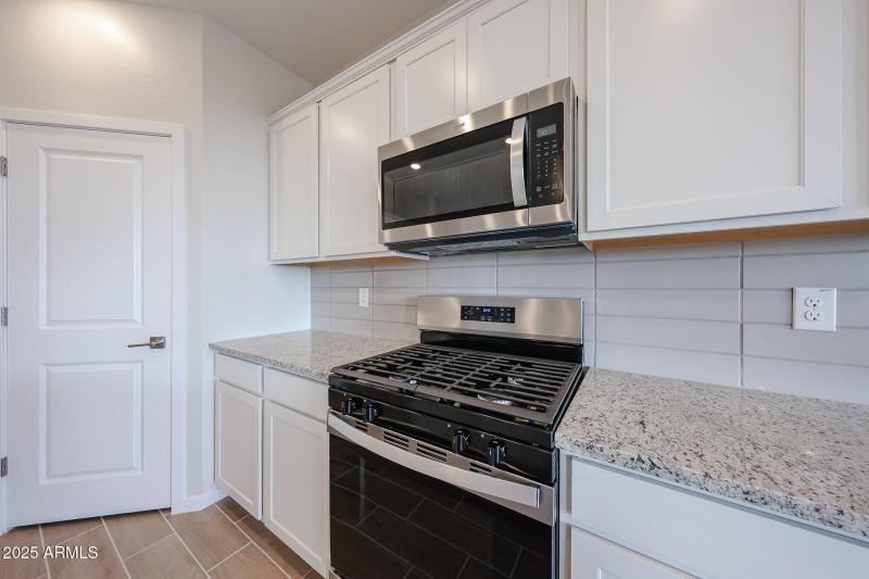 24-Century-Communities_Lakes-at-Rancho-E