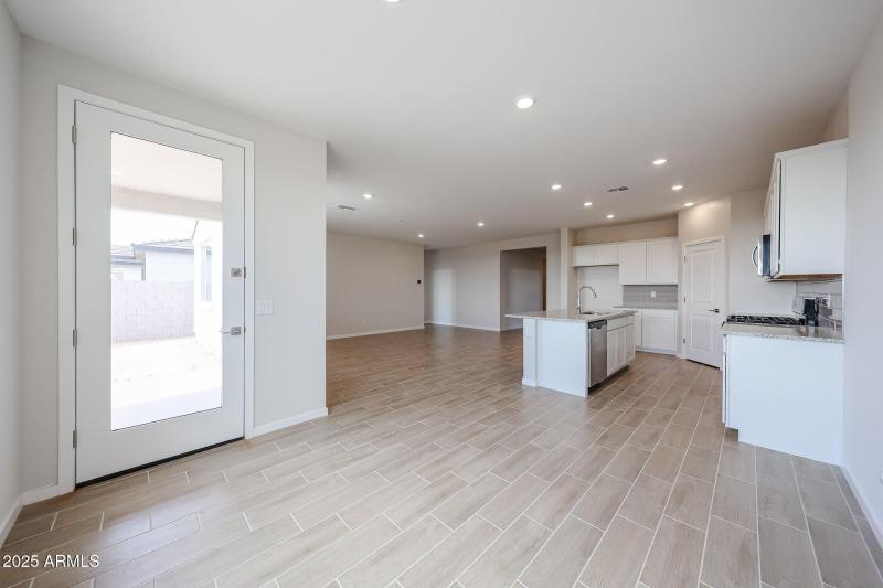 27-Century-Communities_Lakes-at-Rancho-E