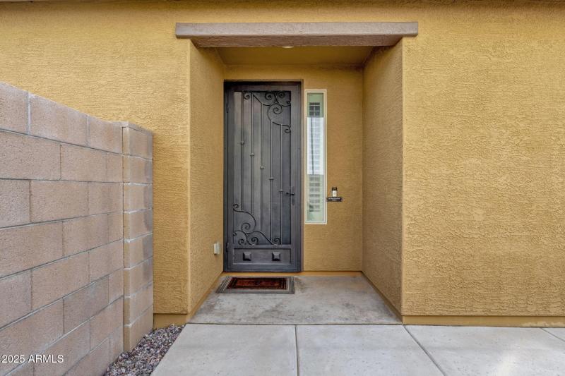 4-web-or-mls-23637-s-213th-st