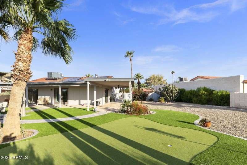 Putting green & artfificial turf