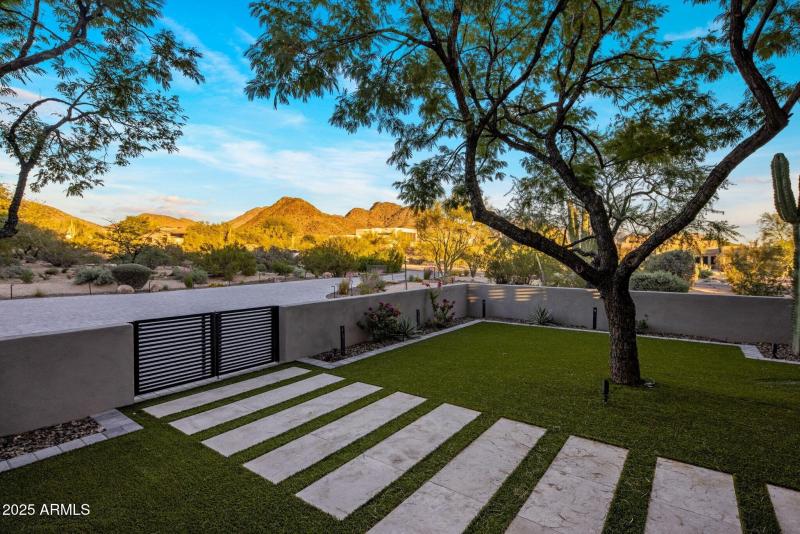 005_Front Courtyard Entry
