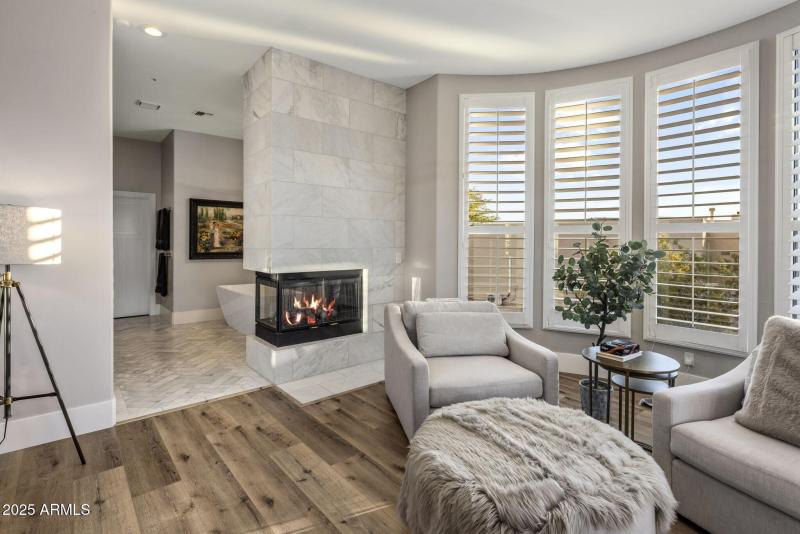 027_Primary Bedroom Sitting Area