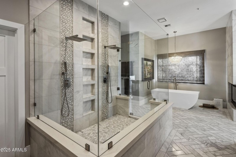 030_Primary Shower & Tub