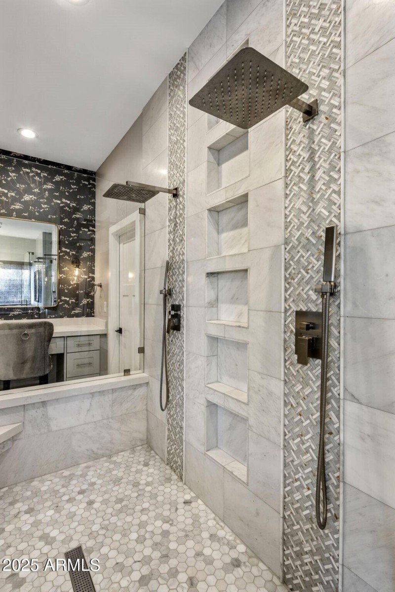 031_Large Primary Shower