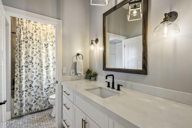 035_Guest Bath Ensuite