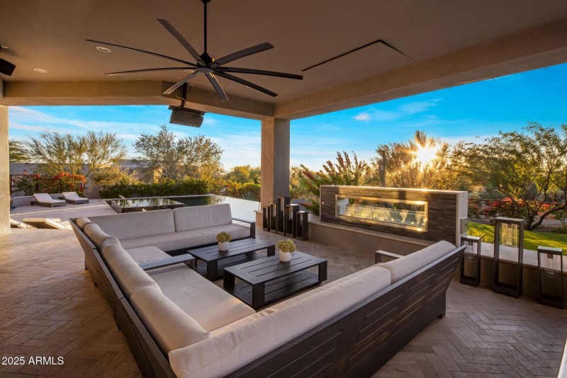 041_Outdoor Covered Living