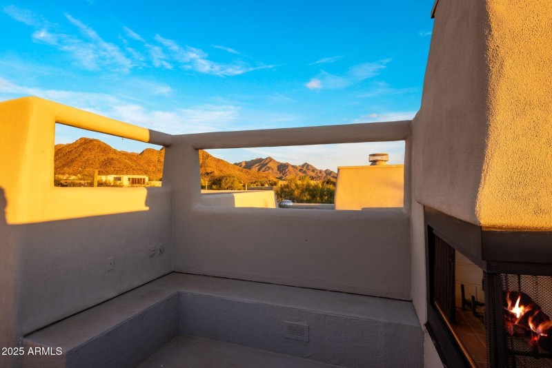 063_39webormlsD46A9011