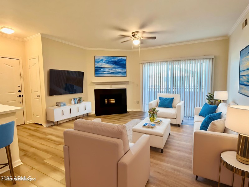 IMG_9702 - Living Room - Standard - 0