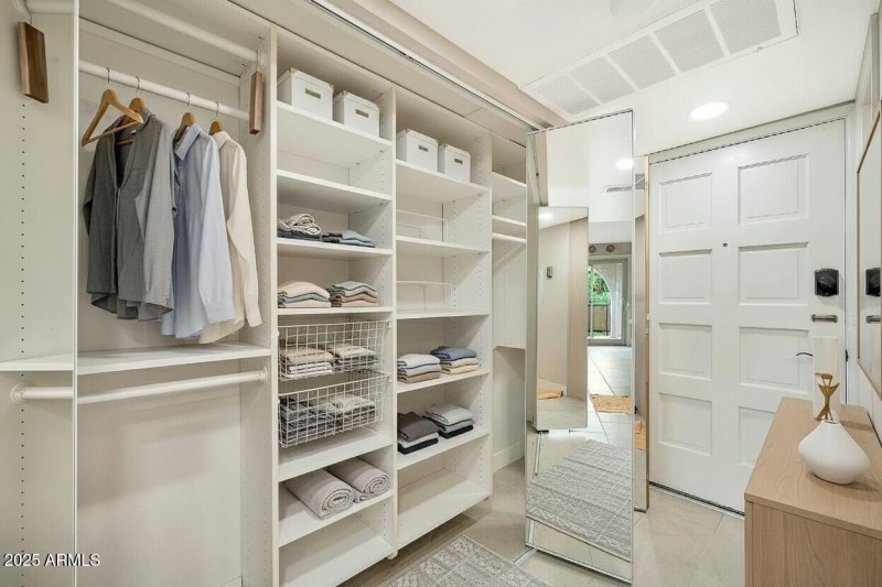 CLOSET