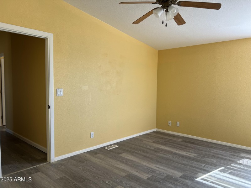 20251102_183519484_iOS