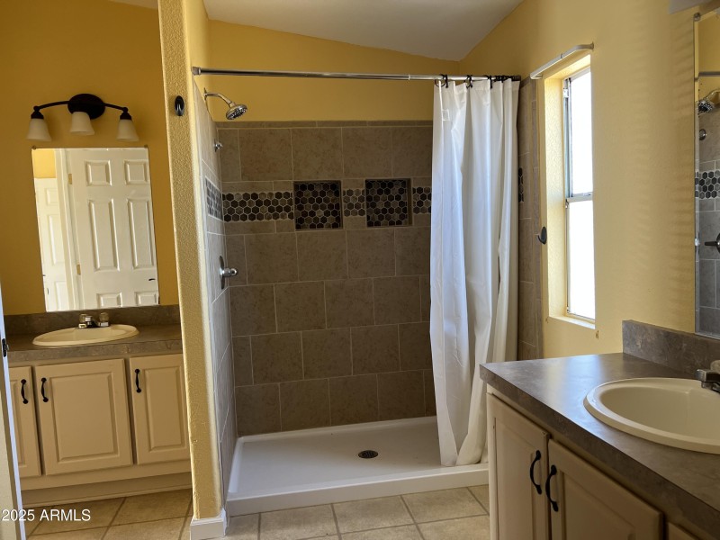 20251102_183749540_iOS