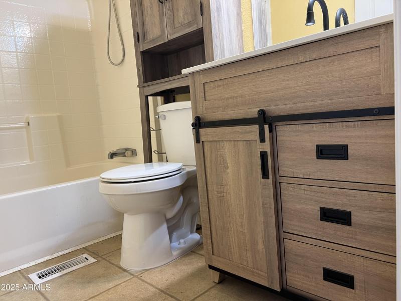 20251102_183845459_iOS