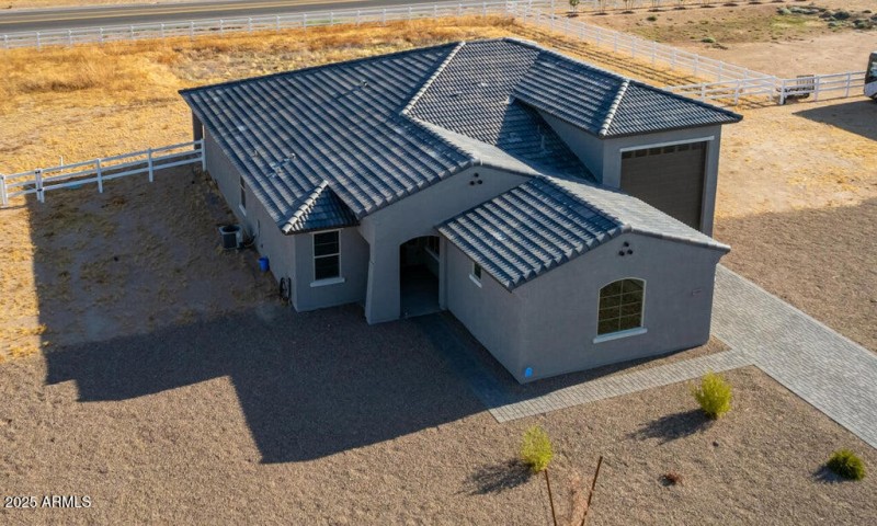 Appaloosa Front Arial