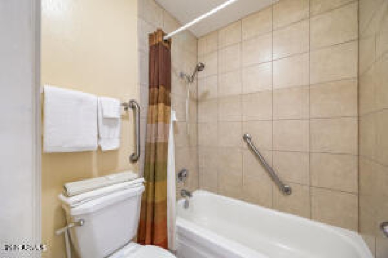 20251026184541949844000000