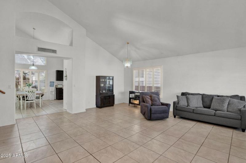 10-web-or-mls-4257 E Michelle Ave - 5