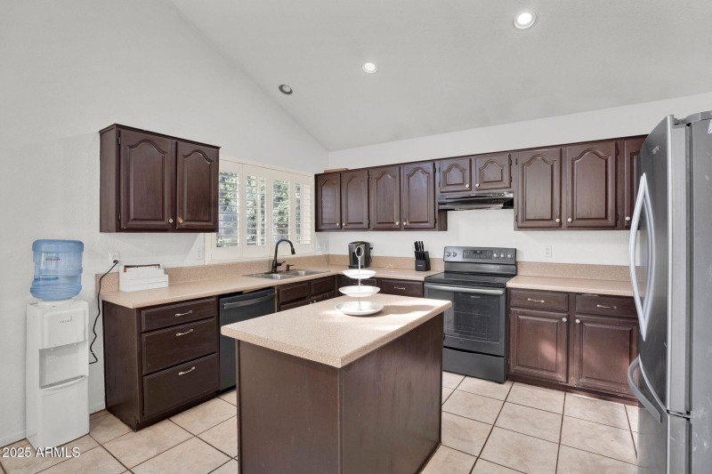 13-web-or-mls-4257 E Michelle Ave - 14