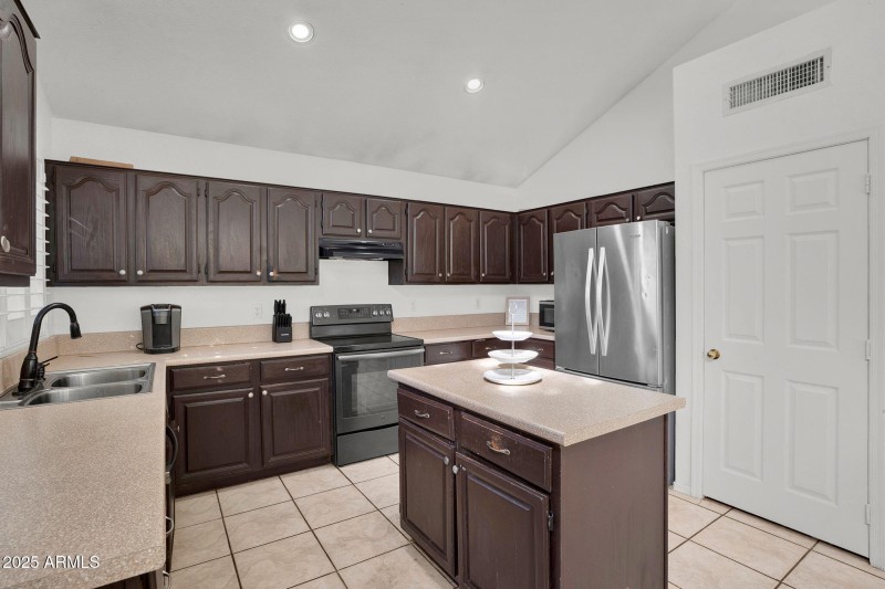 14-web-or-mls-4257 E Michelle Ave - 15