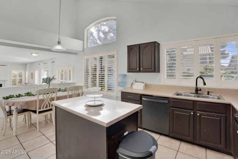 16-web-or-mls-4257 E Michelle Ave - 17