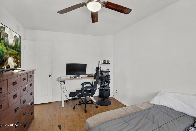 31-web-or-mls-4257 E Michelle Ave - 31