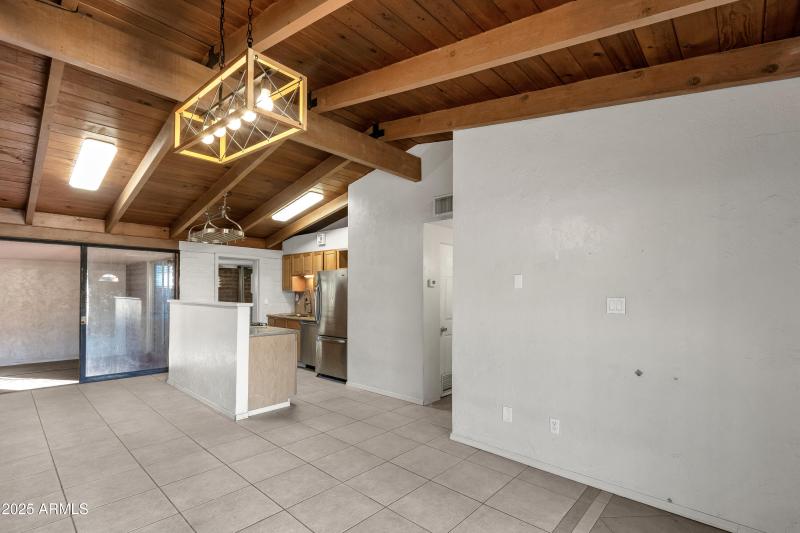 1303 N Roberts Way__003