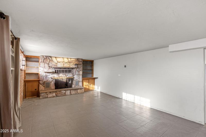 1303 N Roberts Way__019