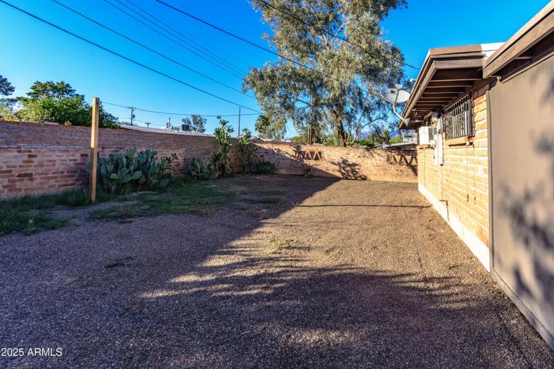 1303 N Roberts Way__041