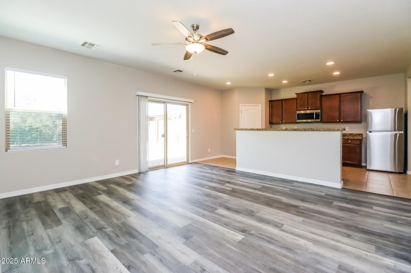 004-photo-living-room-11634000