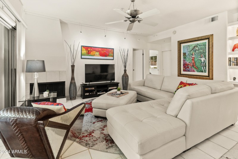 11333 N 92nd St Unit 1021-17 - living ar