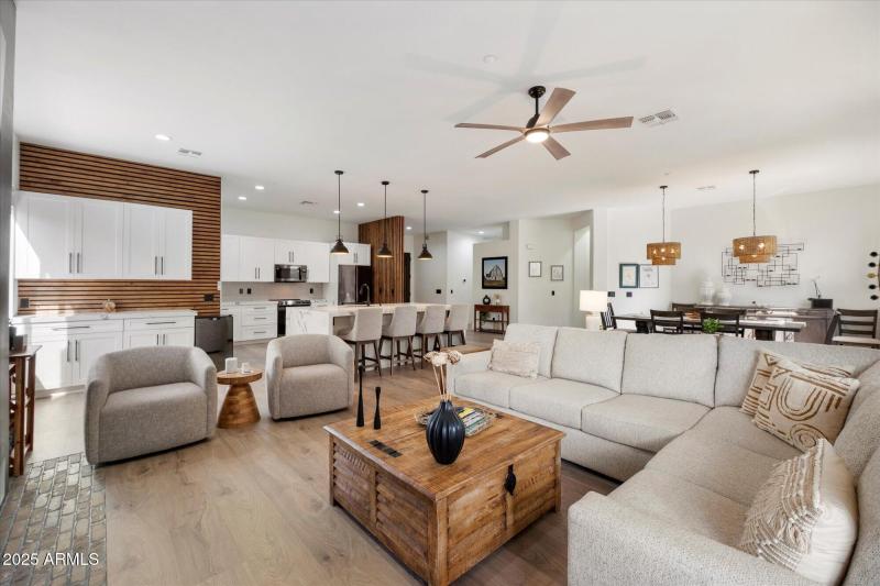 05-SHEENA Open Concept