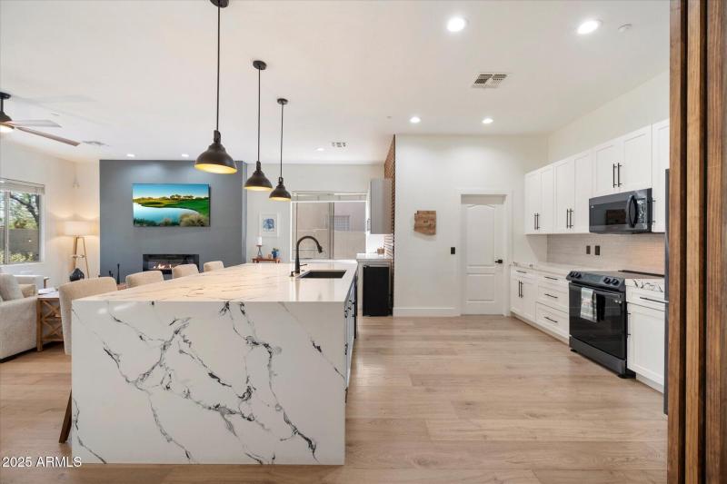 9-SHEENA Quartz Countertop