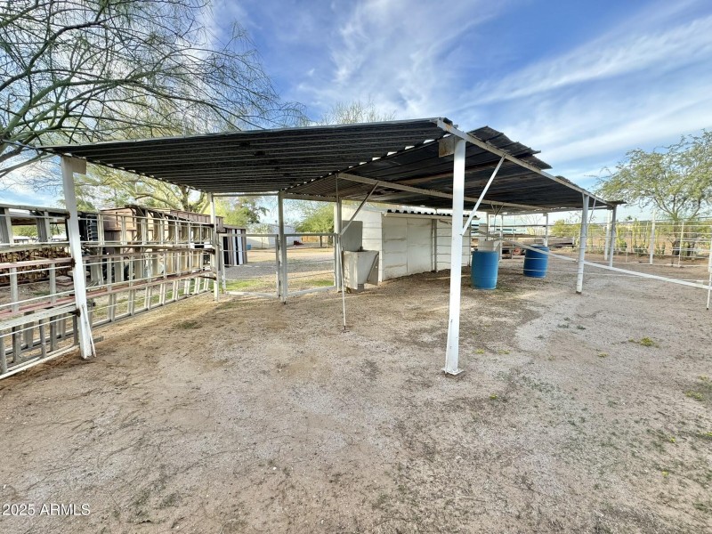 Covered stall