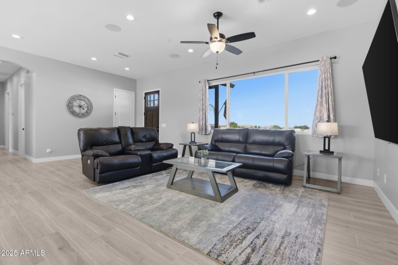 28-web-or-mls-19707 E Happy Rd-5 (2)