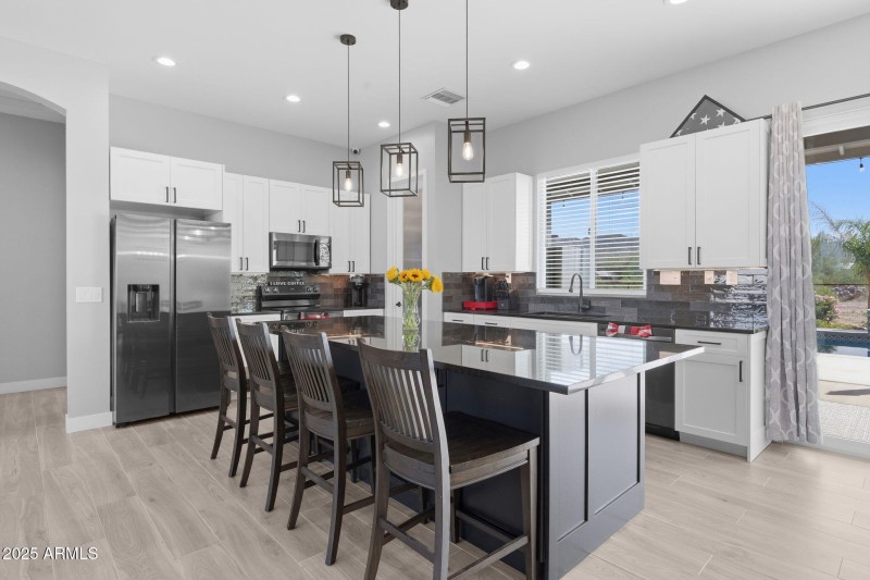 33-web-or-mls-19707 E Happy Rd-10 (2)