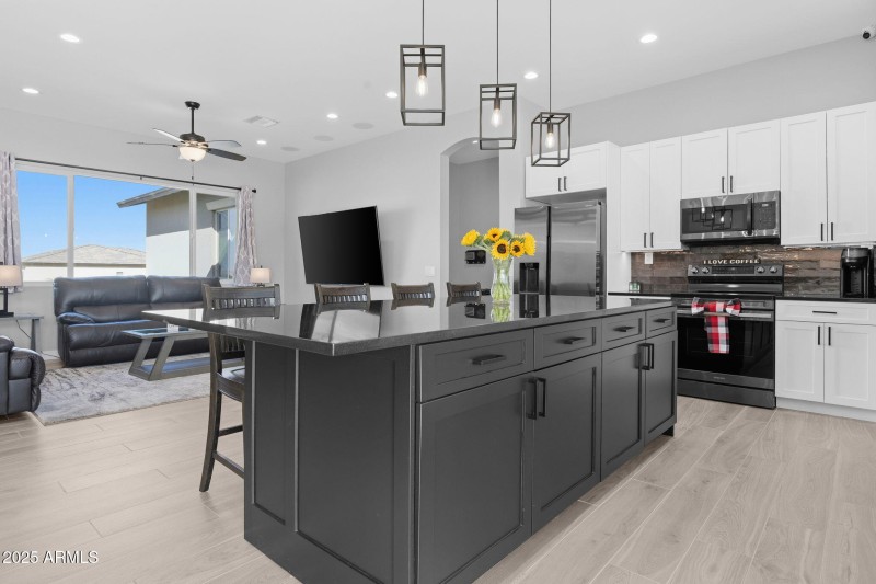 36-web-or-mls-19707 E Happy Rd-13 (2)